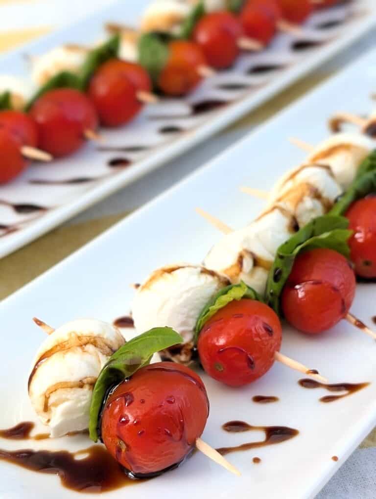 Easy Caprese Salad Bites with Cherry Tomatoes